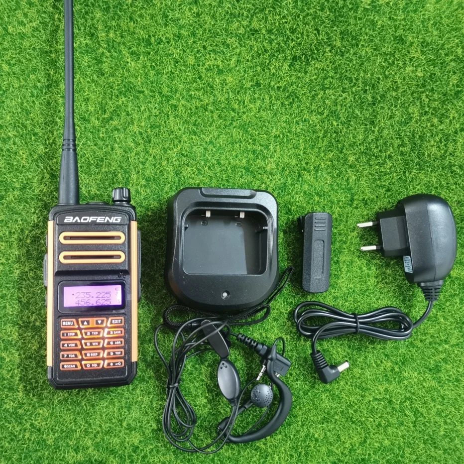 2 buc Baofeng BF-S5plus - TRIBAND watt 8 totală de 2 RADIO VHF/UHF136-174Mhz&400-520Mhz Dual Band Două fel de radio scanner de poliție3